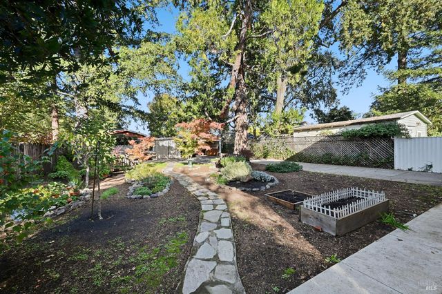 735 Carr Ave, Santa Rosa, CA 95404