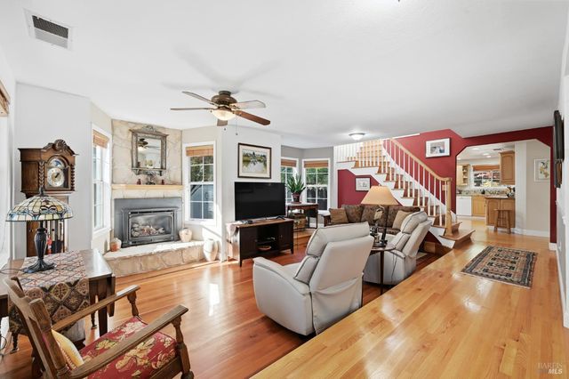 735 Carr Ave, Santa Rosa, CA 95404