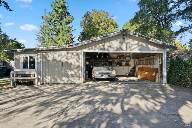 735 Carr Ave, Santa Rosa, CA 95404