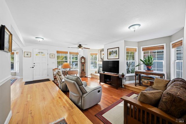 735 Carr Ave, Santa Rosa, CA 95404