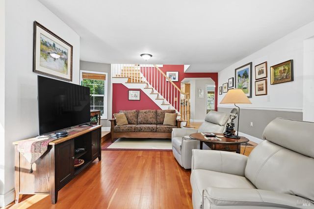 735 Carr Ave, Santa Rosa, CA 95404