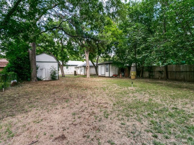429 Harmon Road, Hurst, TX 76053