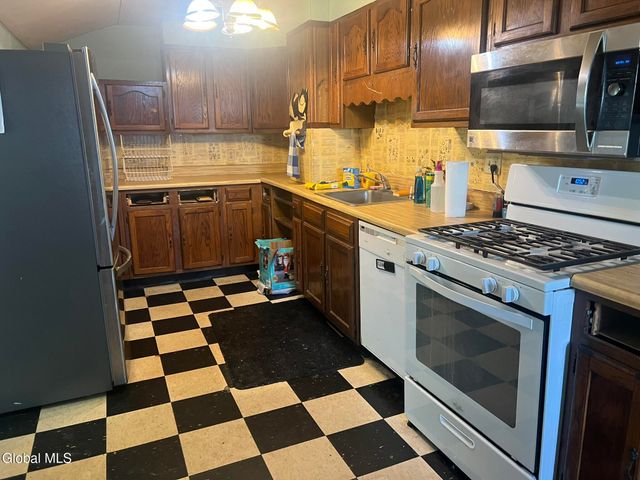 8 Sarella Street, Glens Falls, NY 12801