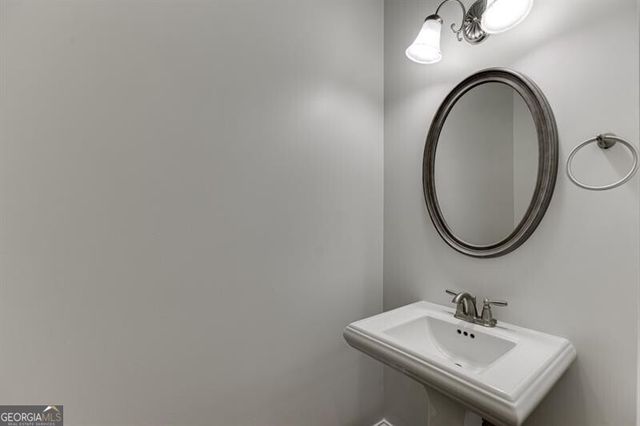 6925 Fellowship Lane, Flowery Branch, GA 30542