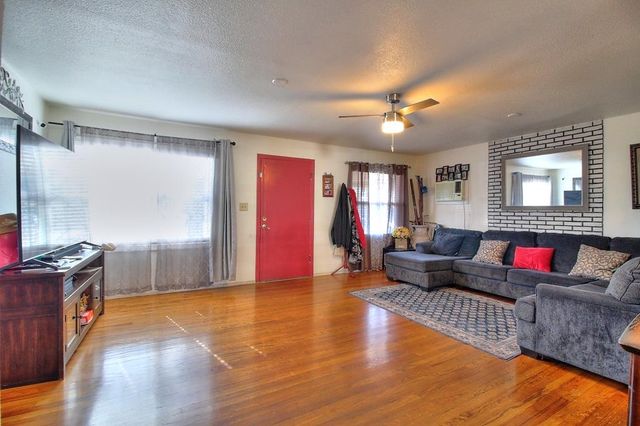 1345 Teresa St, Modesto, CA 95350