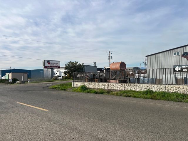 1385 E Justice Road, Medford, OR 97502