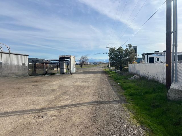 1385 E Justice Road, Medford, OR 97502