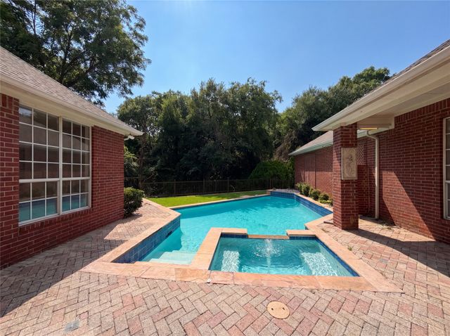 2533 Vista Creek Court, Garland, TX 75044