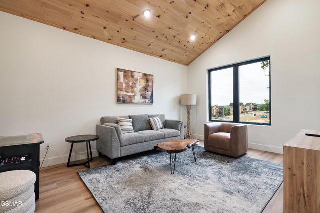 1226 Reedmont Way, Sevierville, TN 37876