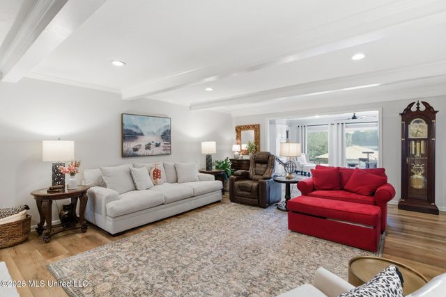 376 W Lake Road, Hattiesburg, MS 39402