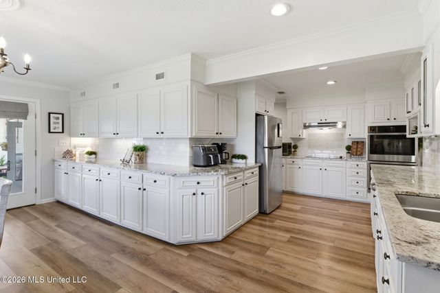 376 W Lake Road, Hattiesburg, MS 39402