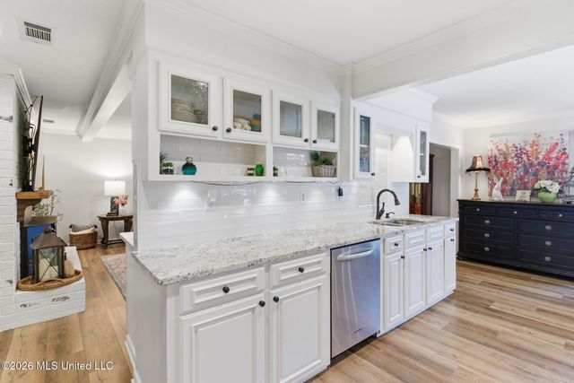 376 W Lake Road, Hattiesburg, MS 39402