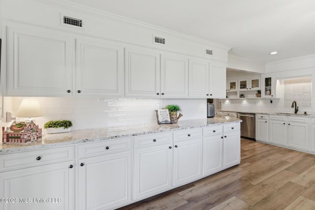 376 W Lake Road, Hattiesburg, MS 39402