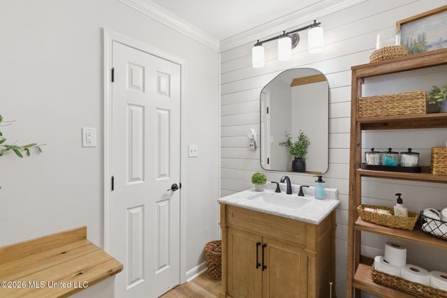 376 W Lake Road, Hattiesburg, MS 39402