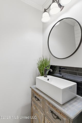 376 W Lake Road, Hattiesburg, MS 39402