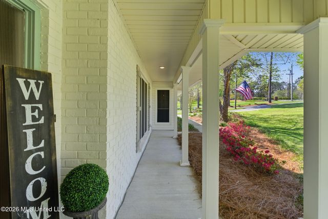 376 W Lake Road, Hattiesburg, MS 39402