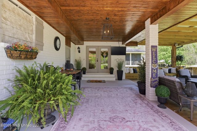 376 W Lake Road, Hattiesburg, MS 39402