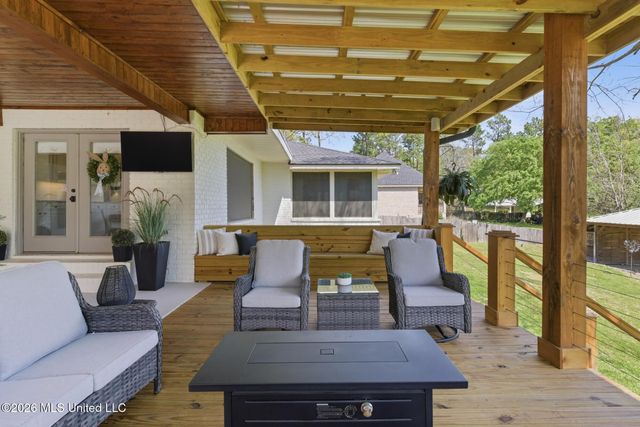 376 W Lake Road, Hattiesburg, MS 39402