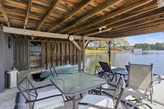 376 W Lake Road, Hattiesburg, MS 39402