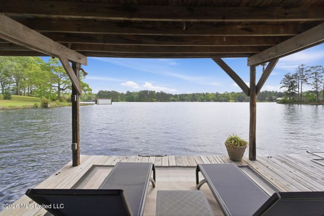 376 W Lake Road, Hattiesburg, MS 39402