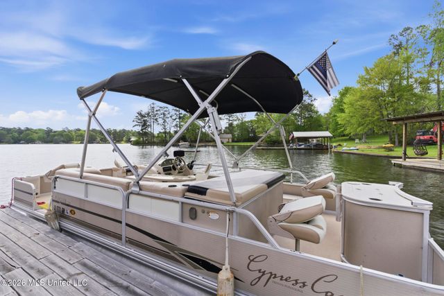 376 W Lake Road, Hattiesburg, MS 39402