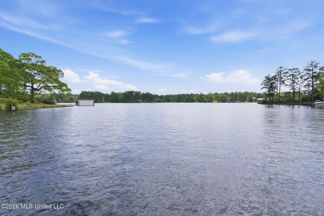 376 W Lake Road, Hattiesburg, MS 39402