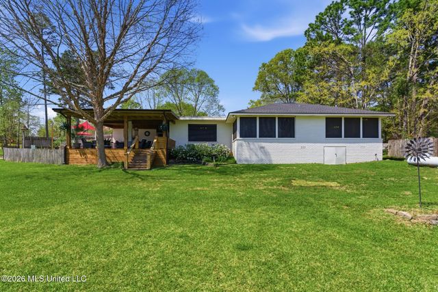 376 W Lake Road, Hattiesburg, MS 39402