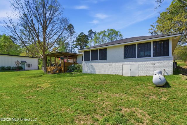 376 W Lake Road, Hattiesburg, MS 39402
