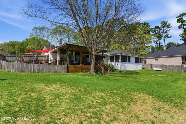 376 W Lake Road, Hattiesburg, MS 39402