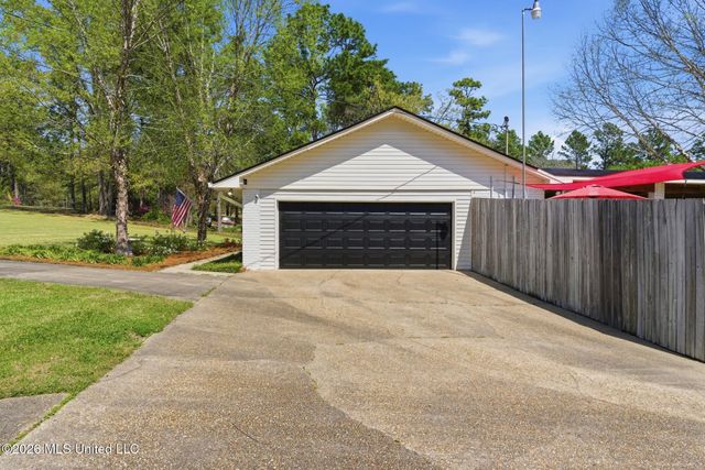 376 W Lake Road, Hattiesburg, MS 39402