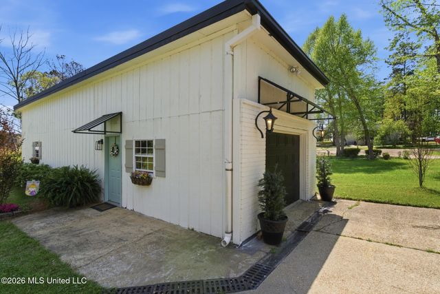 376 W Lake Road, Hattiesburg, MS 39402