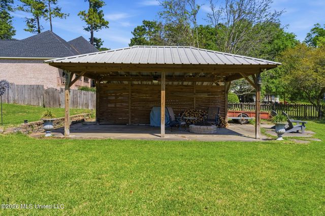 376 W Lake Road, Hattiesburg, MS 39402