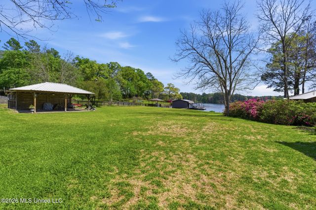 376 W Lake Road, Hattiesburg, MS 39402