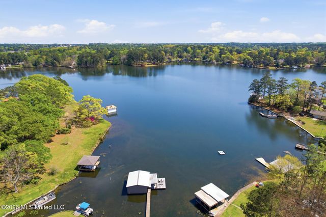 376 W Lake Road, Hattiesburg, MS 39402