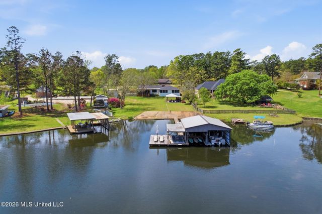 376 W Lake Road, Hattiesburg, MS 39402