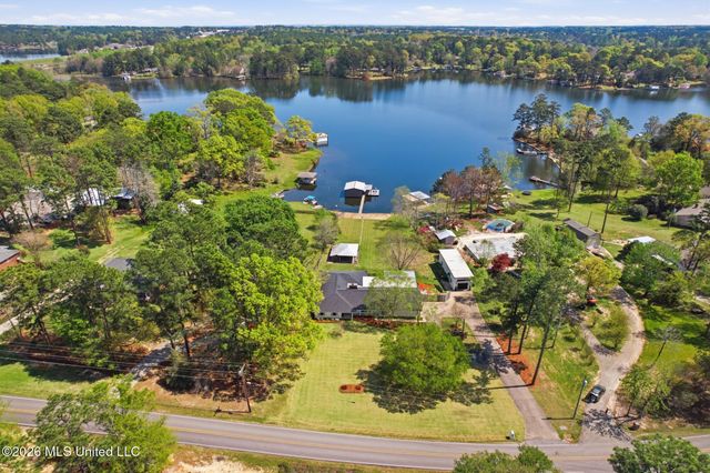 376 W Lake Road, Hattiesburg, MS 39402