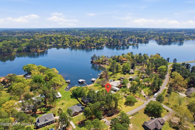 376 W Lake Road, Hattiesburg, MS 39402