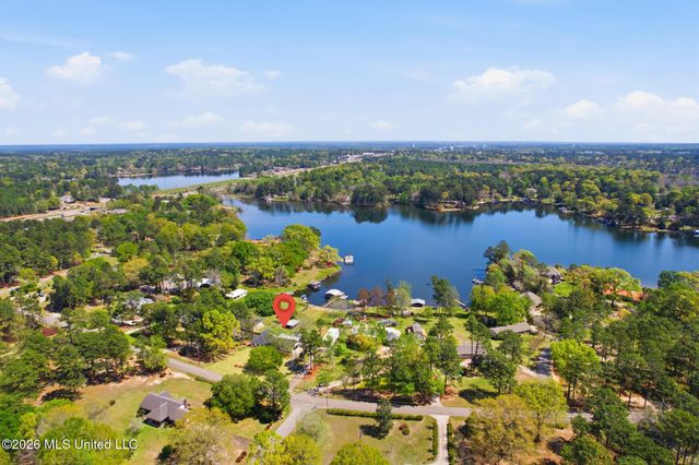 376 W Lake Road, Hattiesburg, MS 39402