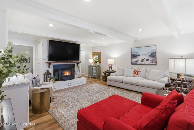 376 W Lake Road, Hattiesburg, MS 39402