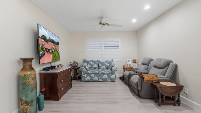 6353 Royal Manor Circle, Delray Beach, FL 33484