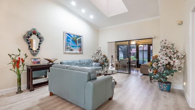 6353 Royal Manor Circle, Delray Beach, FL 33484