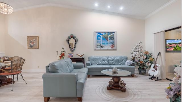 6353 Royal Manor Circle, Delray Beach, FL 33484