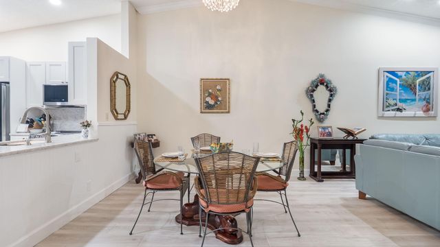 6353 Royal Manor Circle, Delray Beach, FL 33484