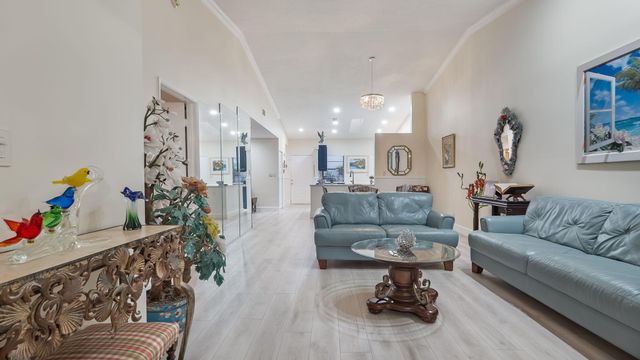 6353 Royal Manor Circle, Delray Beach, FL 33484