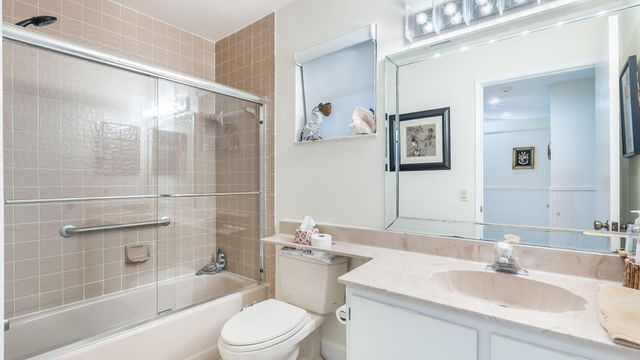 6353 Royal Manor Circle, Delray Beach, FL 33484