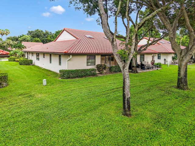 6353 Royal Manor Circle, Delray Beach, FL 33484