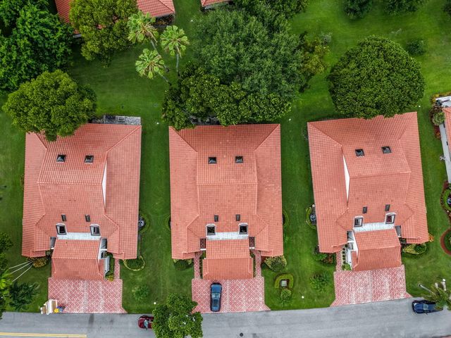 6353 Royal Manor Circle, Delray Beach, FL 33484