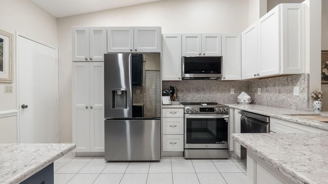 6353 Royal Manor Circle, Delray Beach, FL 33484