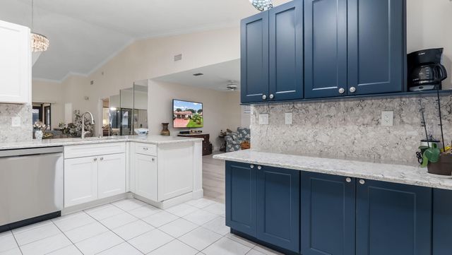 6353 Royal Manor Circle, Delray Beach, FL 33484