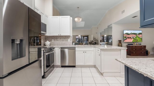 6353 Royal Manor Circle, Delray Beach, FL 33484